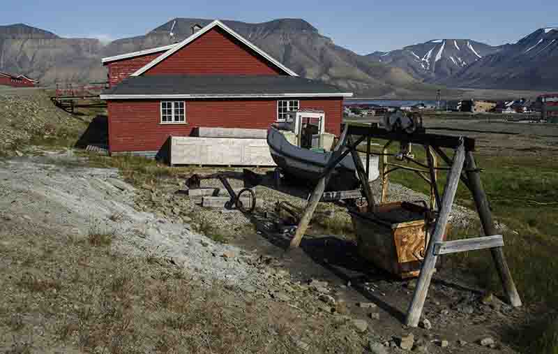 17 - Noruega - islas Svalbard - isla de Spitsbergen - Longyearbyen - casa